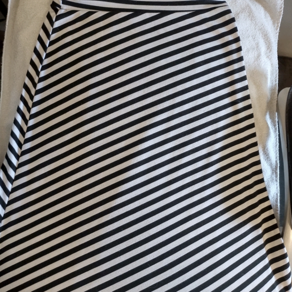 J mode USA- Black/white Striped Midi Skirt, Size M/L (NWOT!)